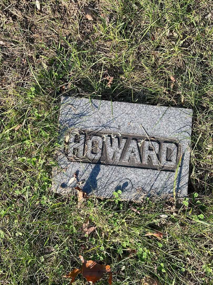 Howard C. Lovell's grave. Photo 4