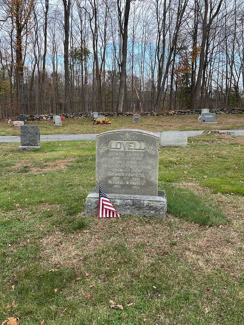 Nellie E. Carleton Lovell's grave. Photo 2