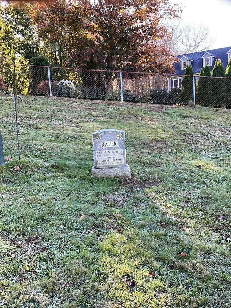 Geraldine Lagammo Raper's grave. Photo 2