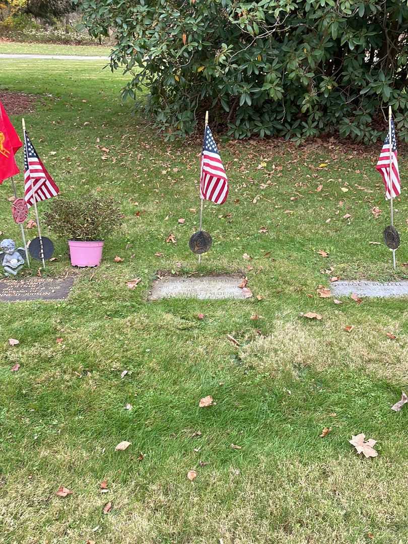 Valerie J. Alden Woodburn's grave. Photo 2