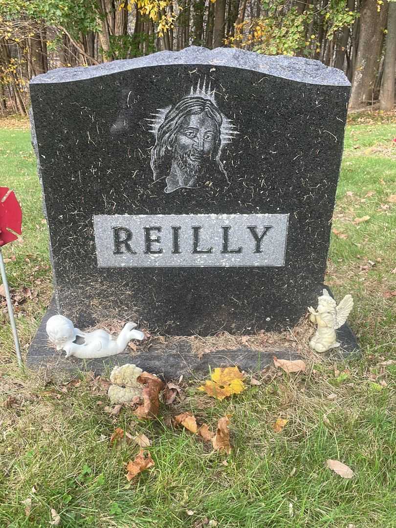 Shirley J. Reilly's grave. Photo 1