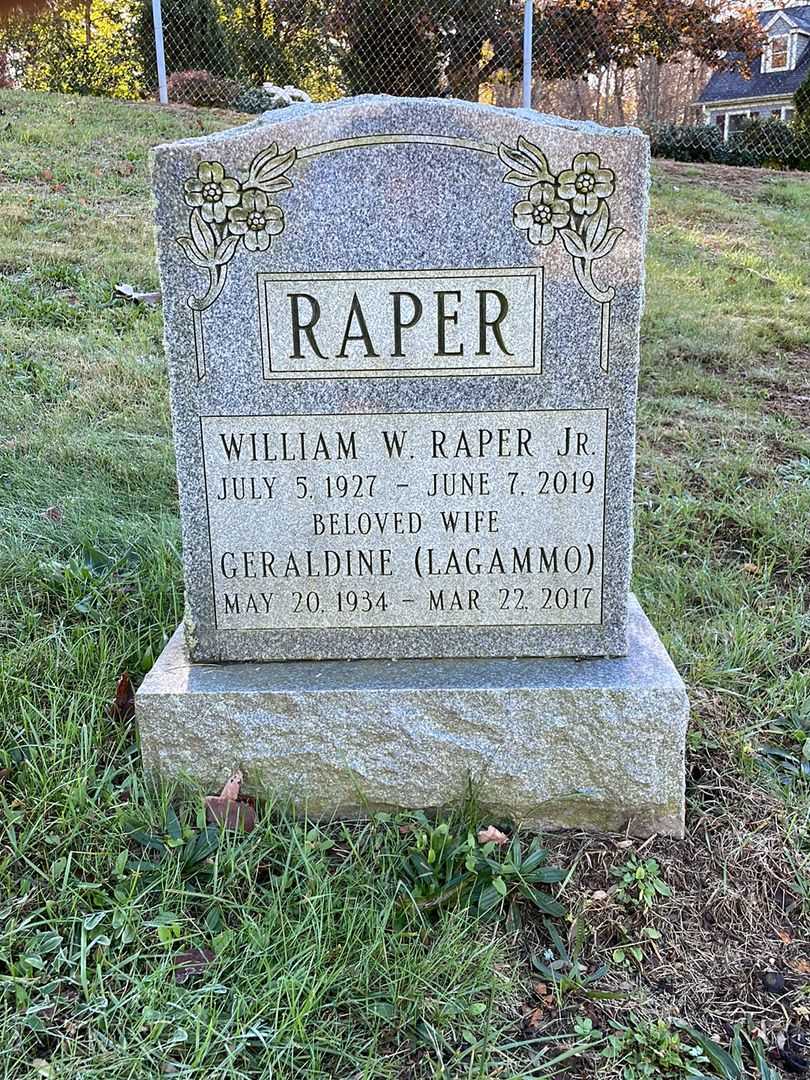 Geraldine Lagammo Raper's grave. Photo 1