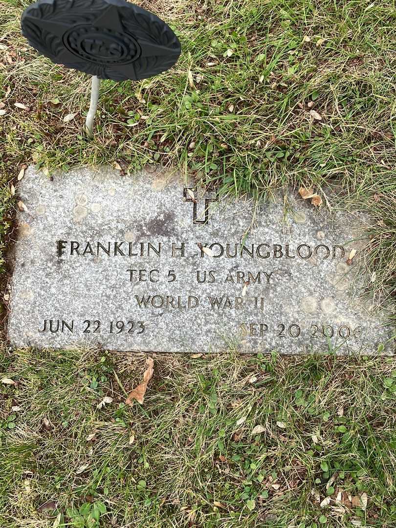 Franklin H. Youngblood's grave. Photo 4