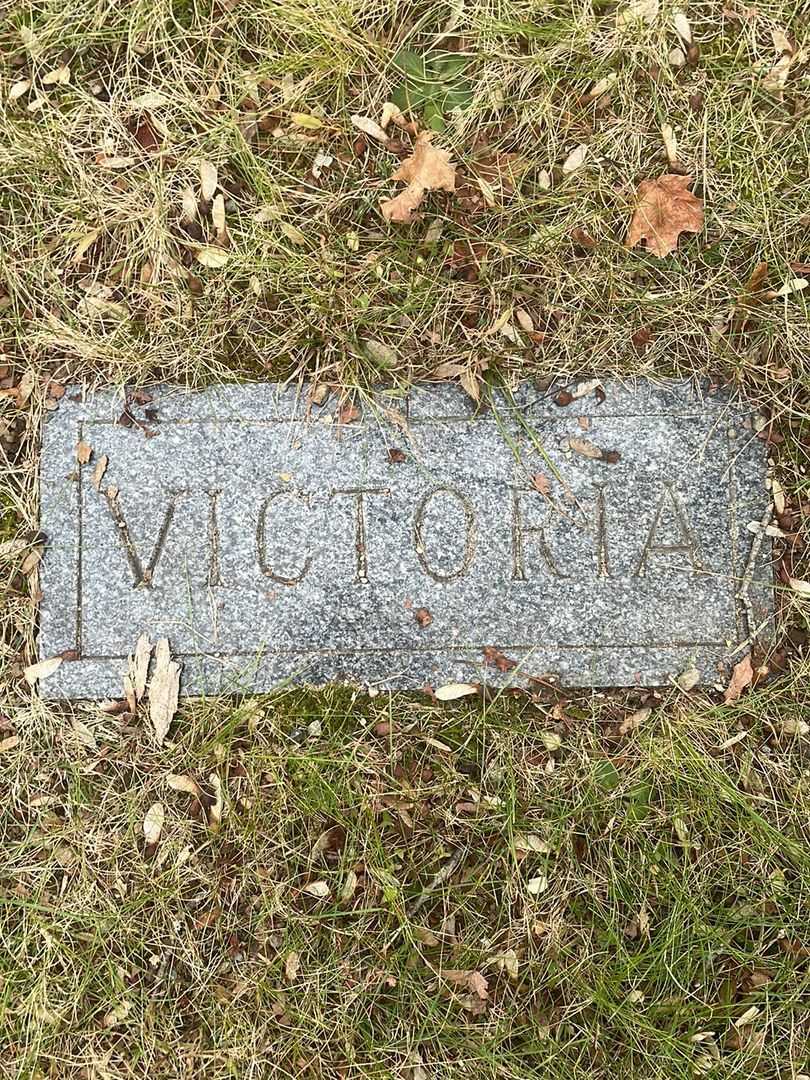 Victoria Cadorette Colman's grave. Photo 4