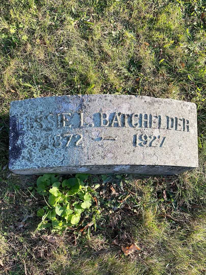 Bessie L. Batchelder's grave. Photo 3