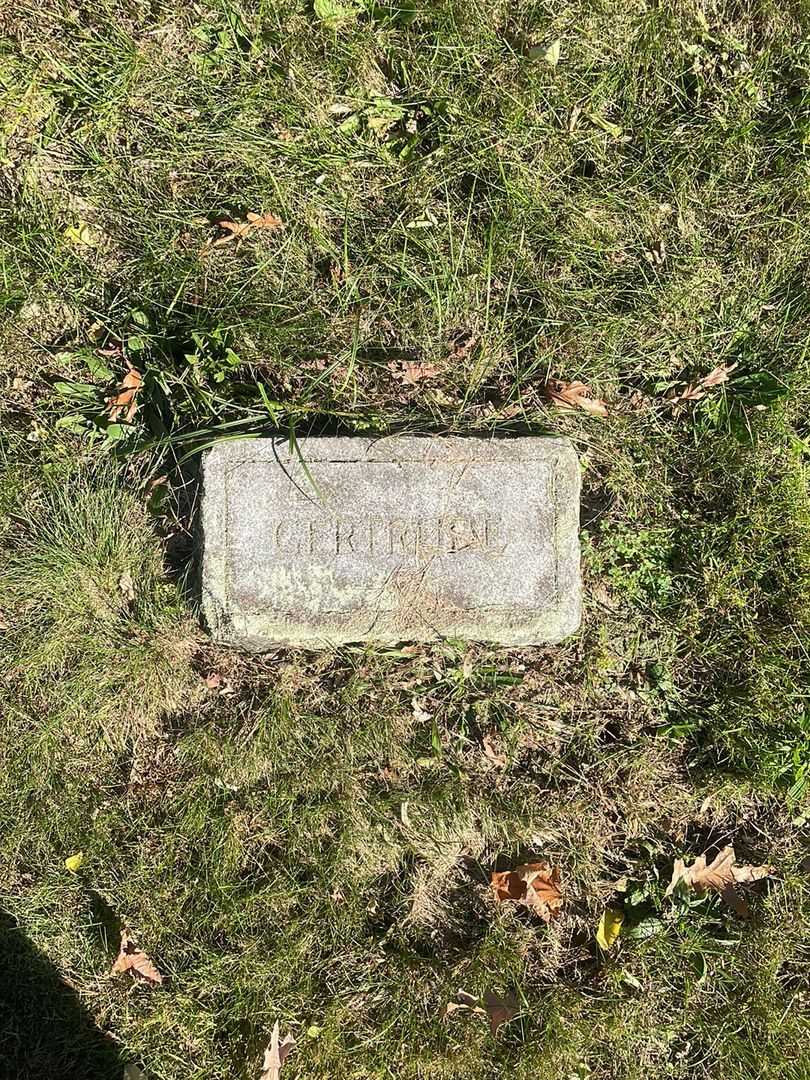 Gertrude L. Wiggett's grave. Photo 5