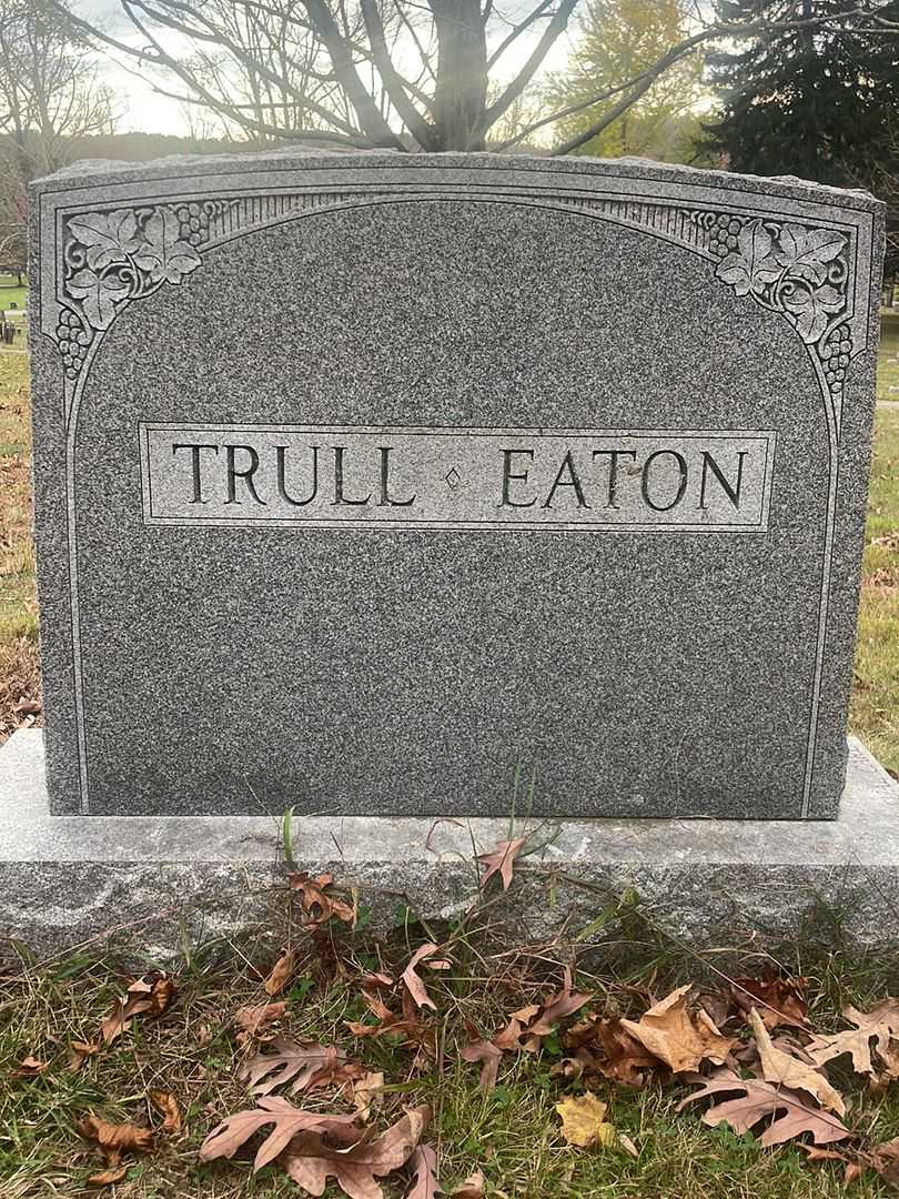 Florence E. Eaton's grave. Photo 3