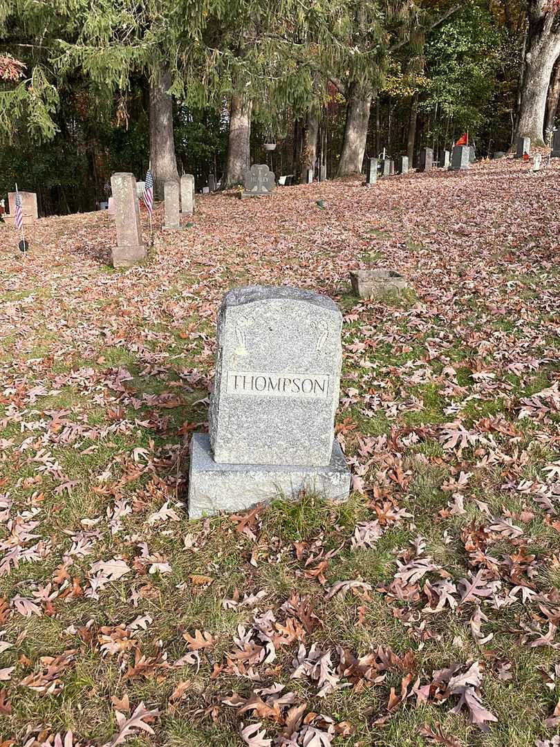 Gertrude Davenport Thompson's grave. Photo 2