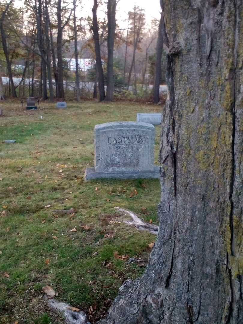 Rose E. Eastman's grave. Photo 2