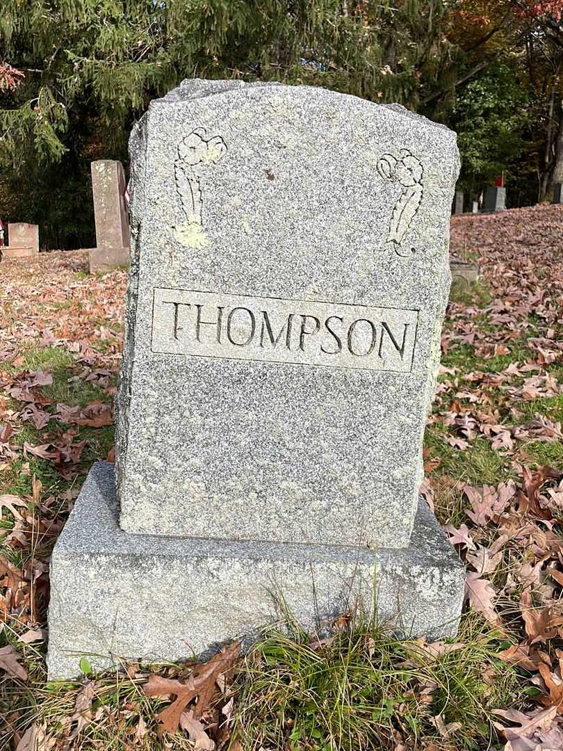 Gertrude Davenport Thompson's grave. Photo 1