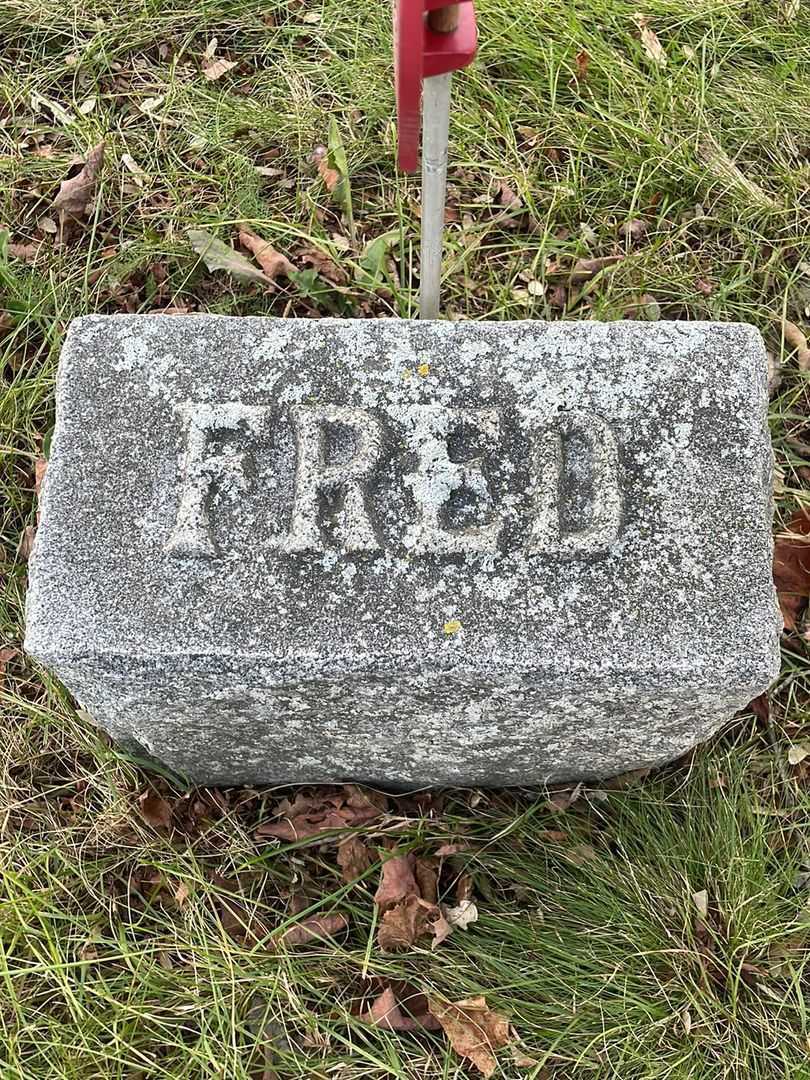 Frederic Parker's grave. Photo 4