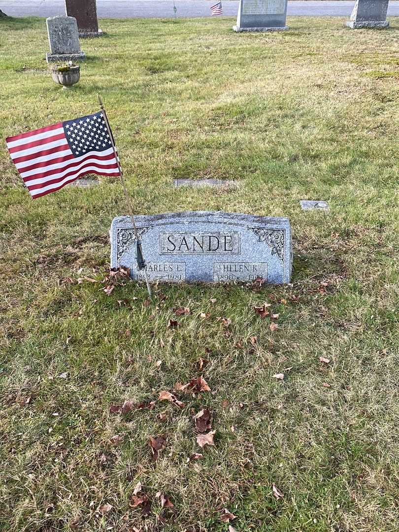 Charles E. Sande's grave. Photo 2