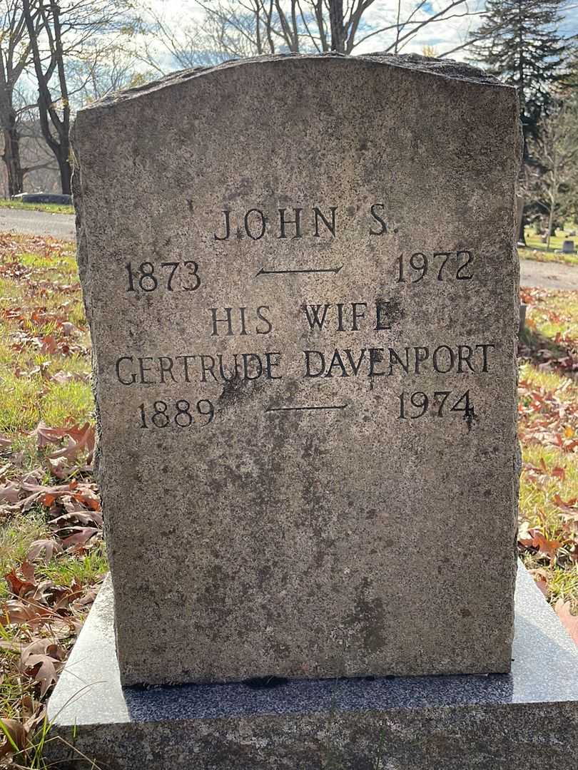 Gertrude Davenport Thompson's grave. Photo 3