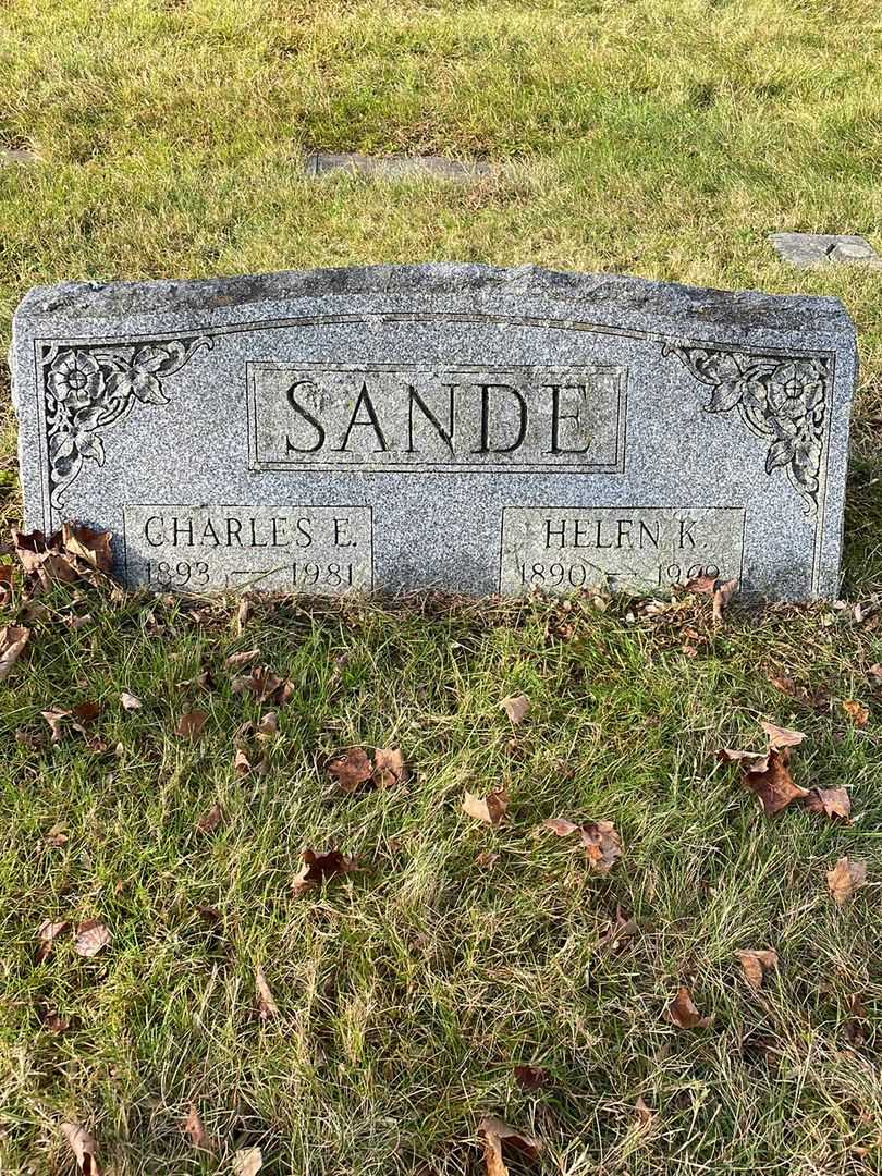 Charles E. Sande's grave. Photo 3