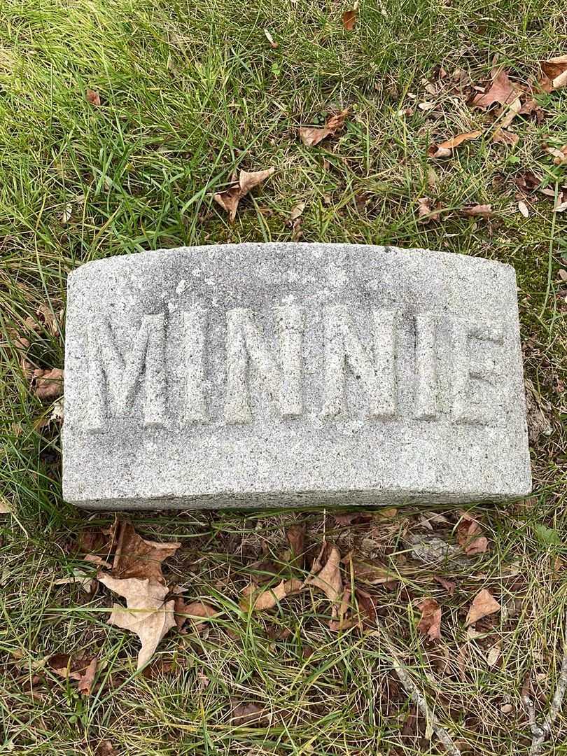 Minnie S. Hale's grave. Photo 4