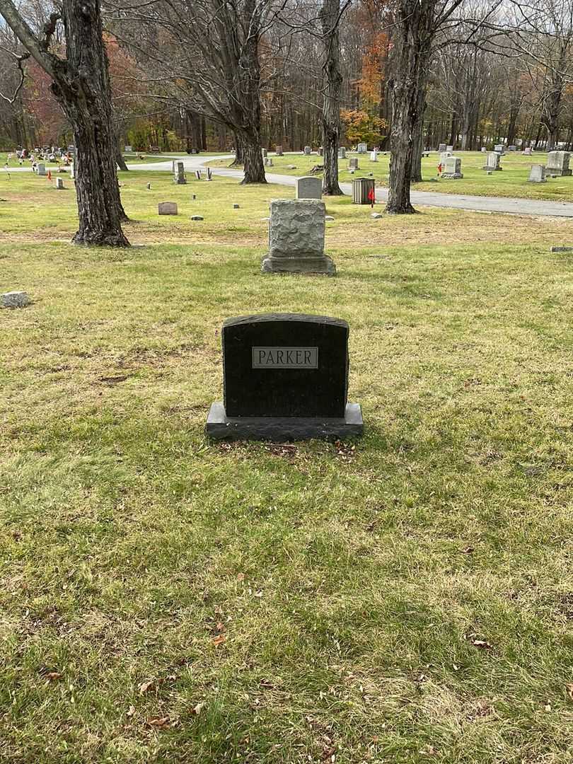 Ruth Naylor Parker's grave. Photo 1