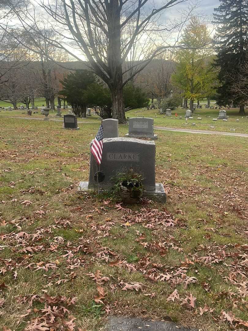 Bertha R. Walls Clarke's grave. Photo 2