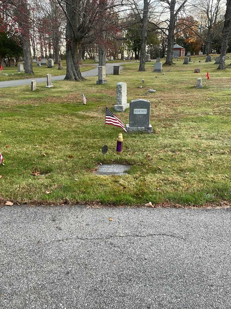 William H. Fetzer Senior's grave. Photo 2