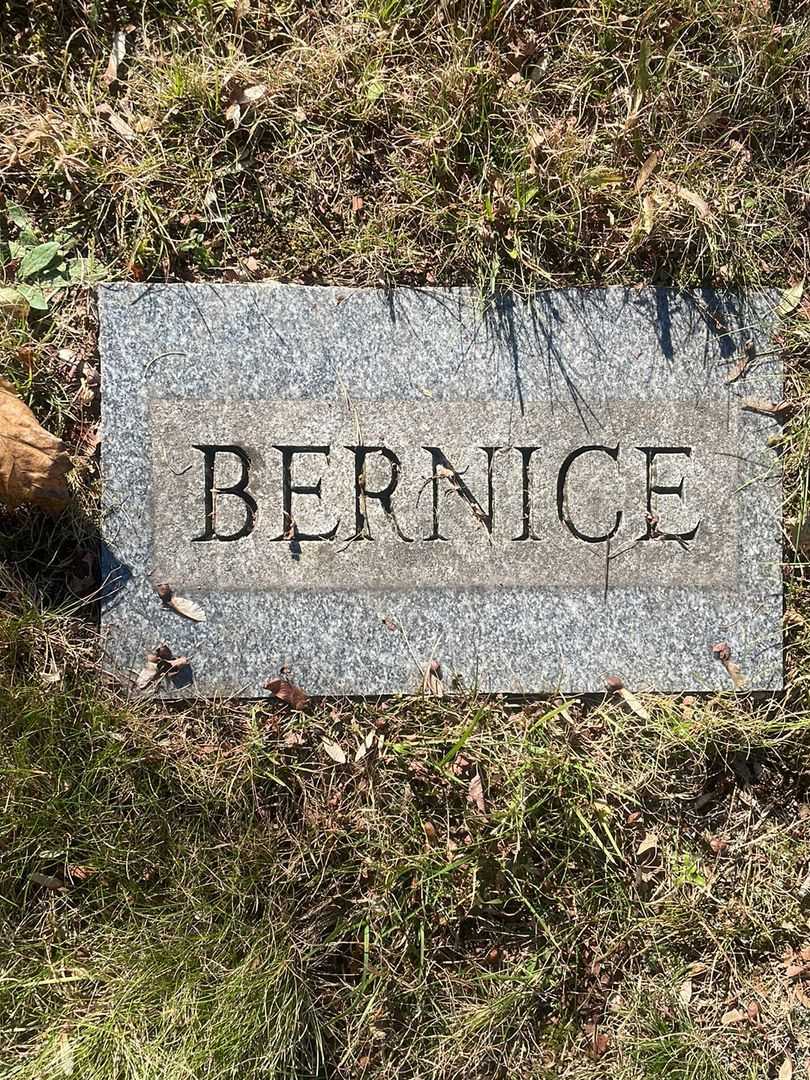 Bernice M. Lafaver's grave. Photo 5