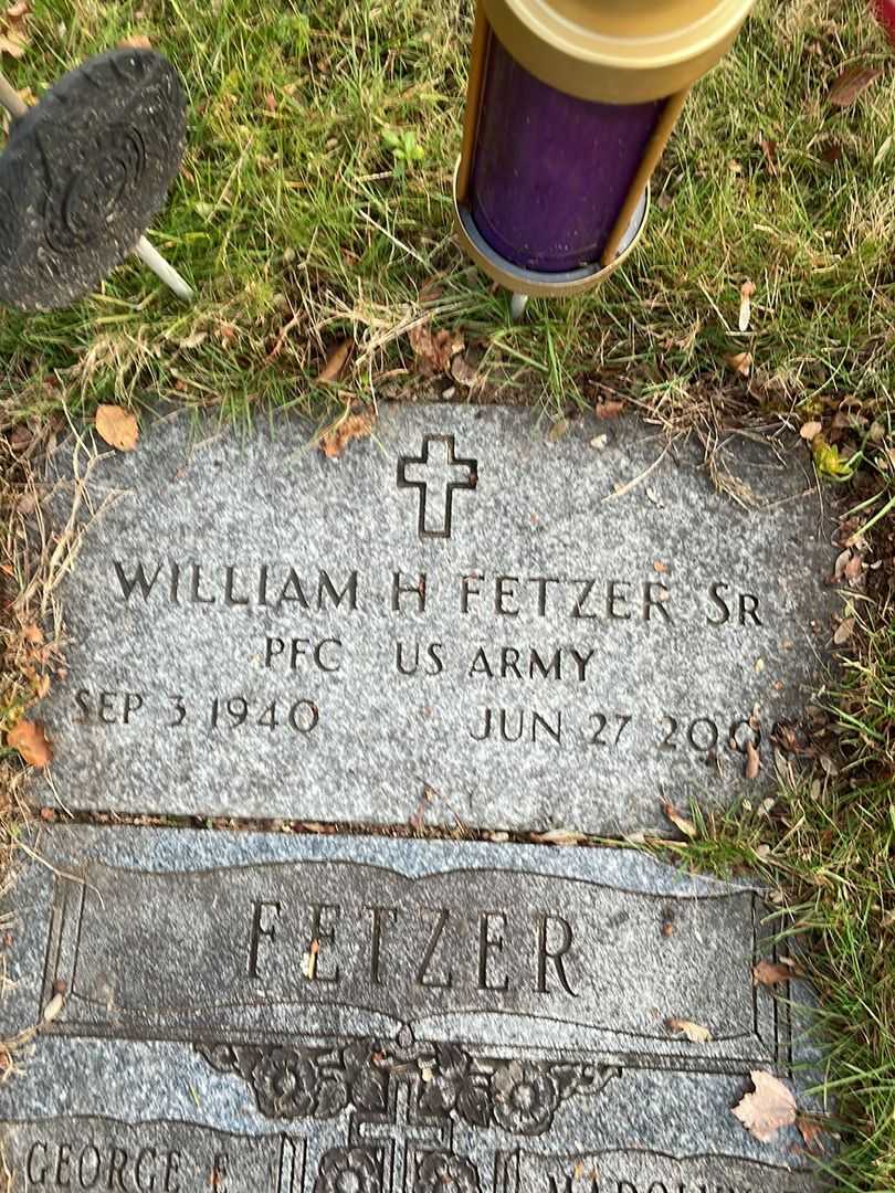 William H. Fetzer Senior's grave. Photo 3