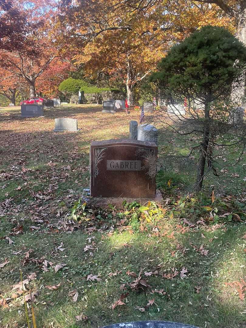 Edward J. Gabree's grave. Photo 1