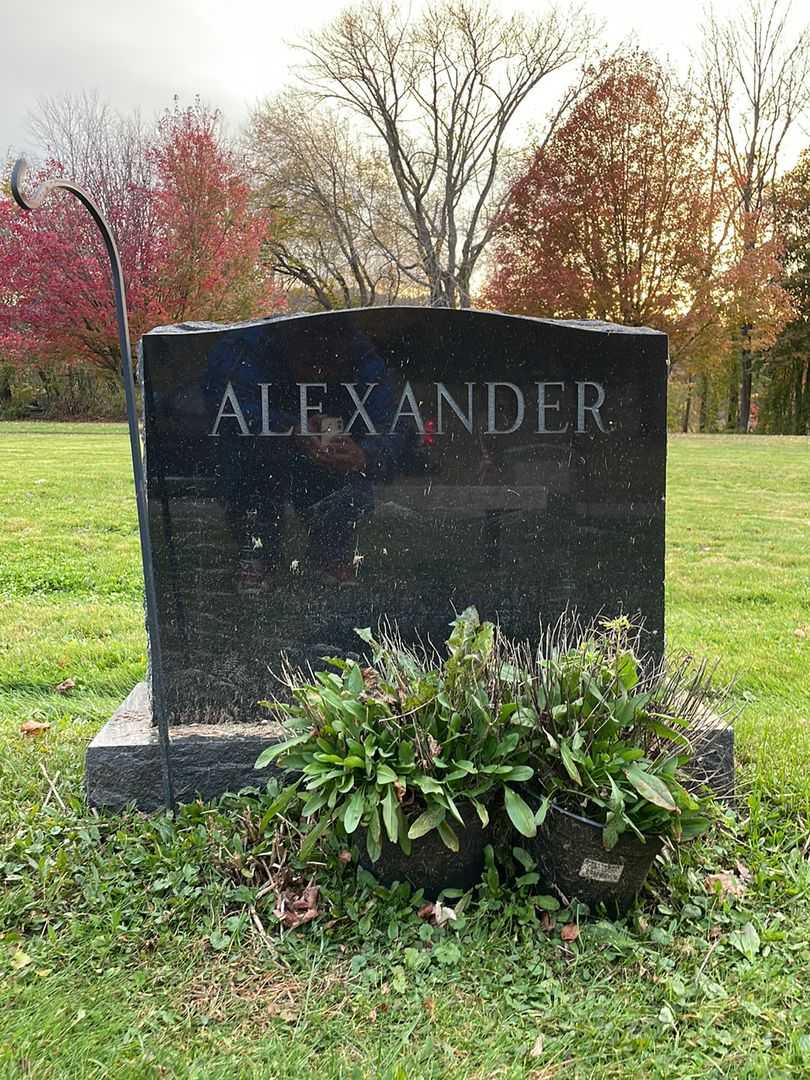 Davis Bruce Alexander's grave. Photo 1