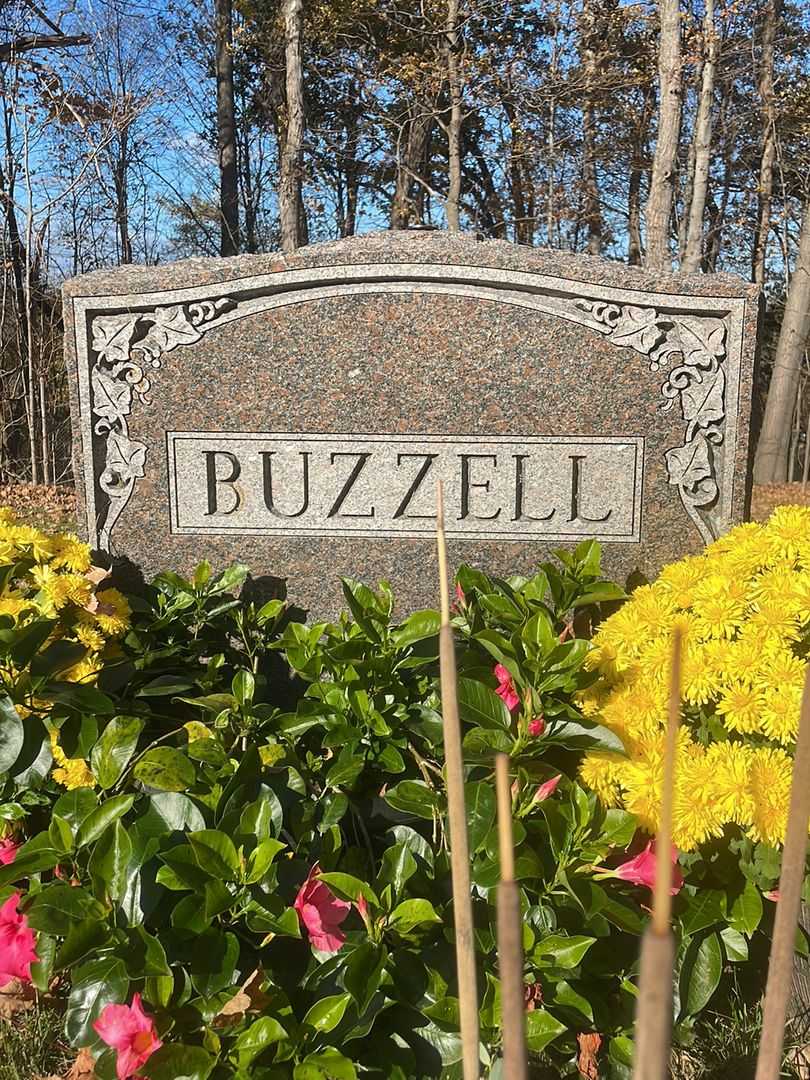 DAN BUZZELL's grave