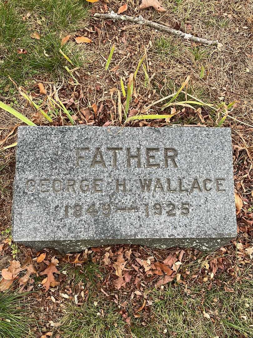 Hattie M. Wallace's grave. Photo 1