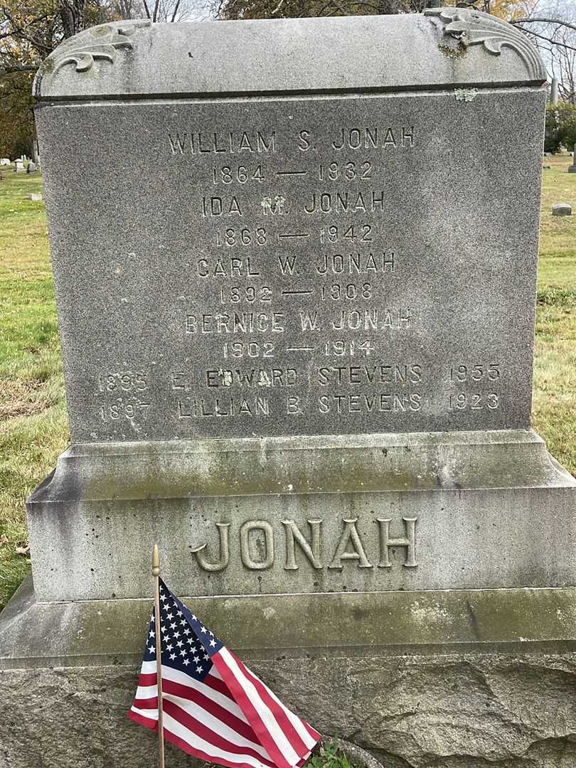 Carl W. Jonah's grave. Photo 3