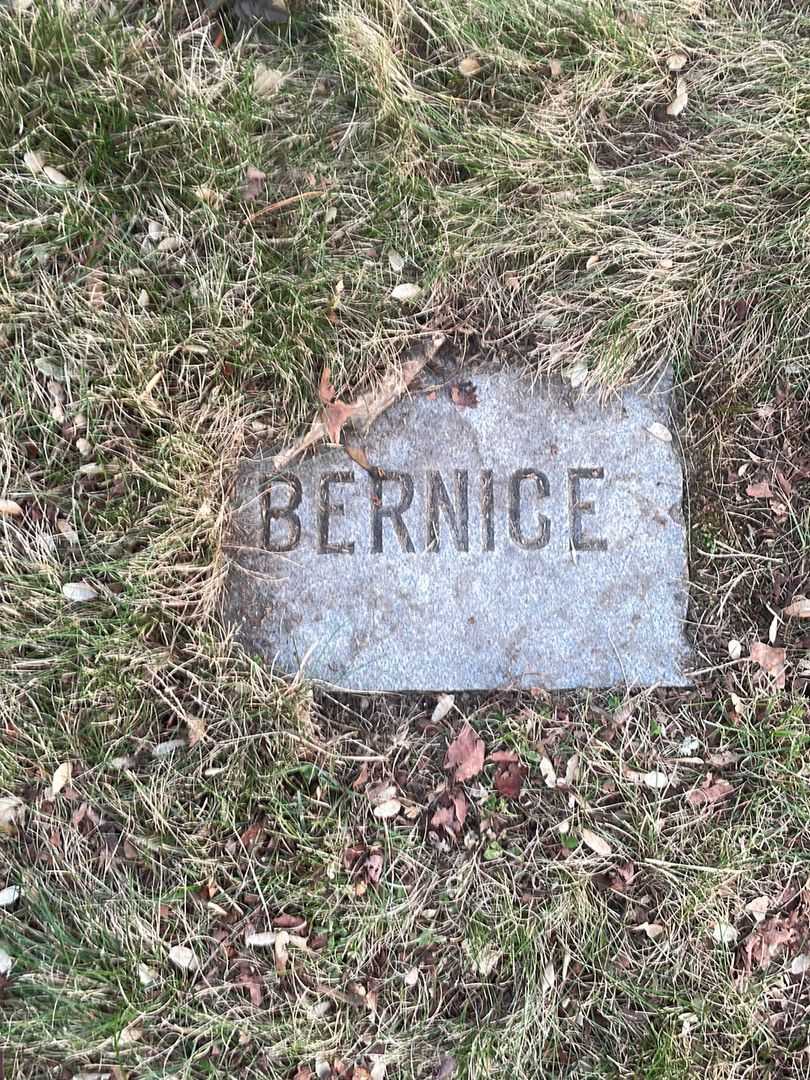 Bernice W. Jonah's grave. Photo 4