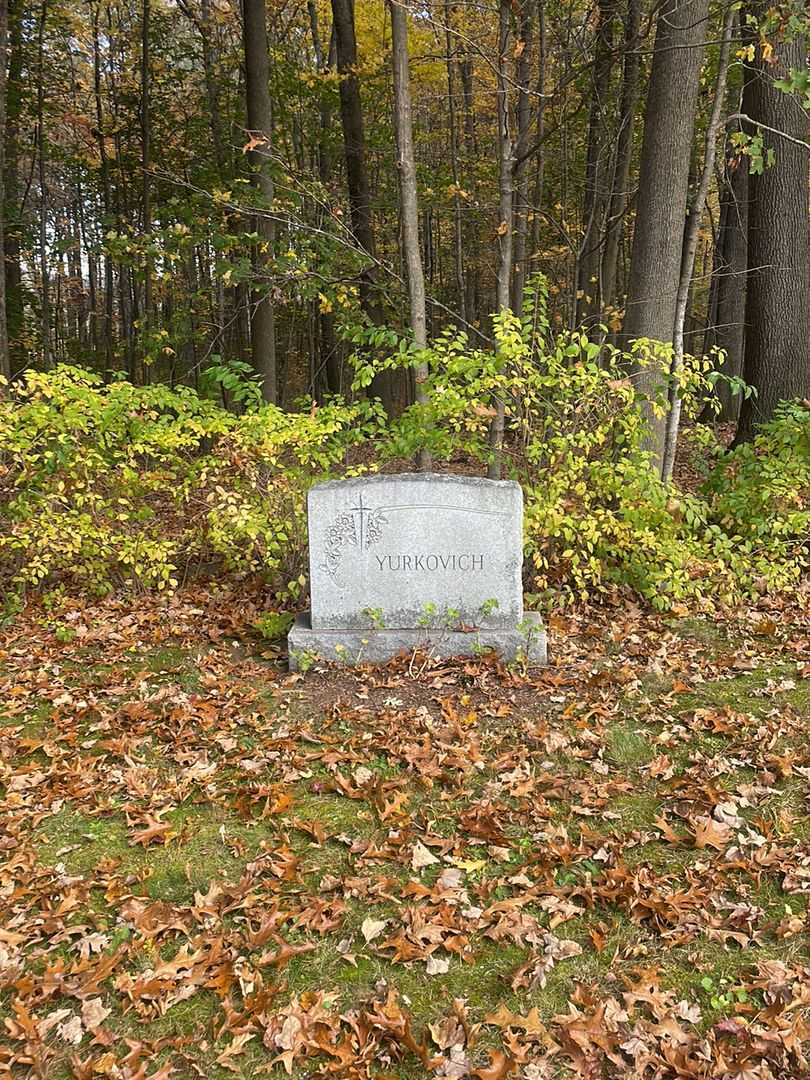 Pauline Yurkovich's grave. Photo 2