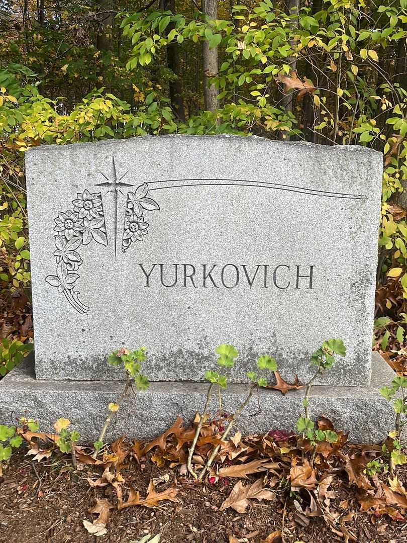 Pauline Yurkovich's grave. Photo 1