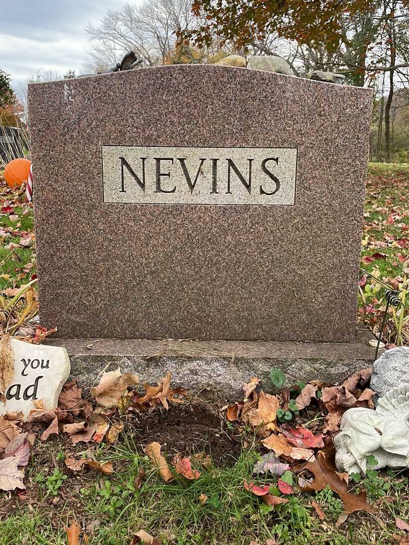 Robert S. "Bob" Nevins's grave. Photo 1