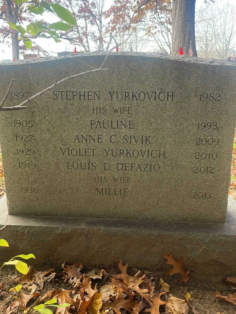 Pauline Yurkovich's grave. Photo 4