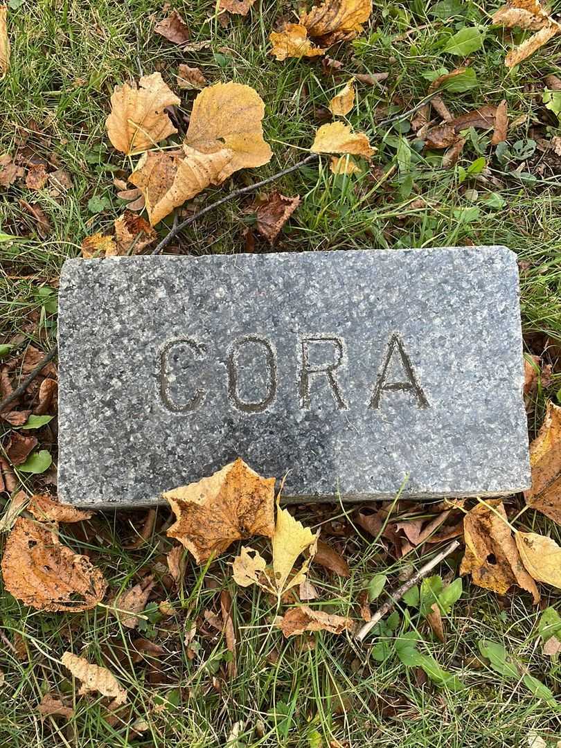 Cora F. Oak's grave. Photo 4