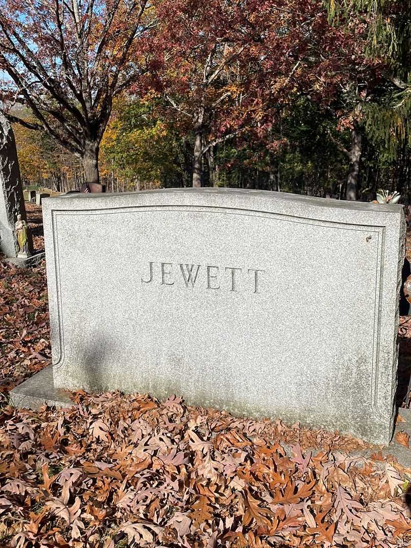 Amelia C. Jewett's grave. Photo 1