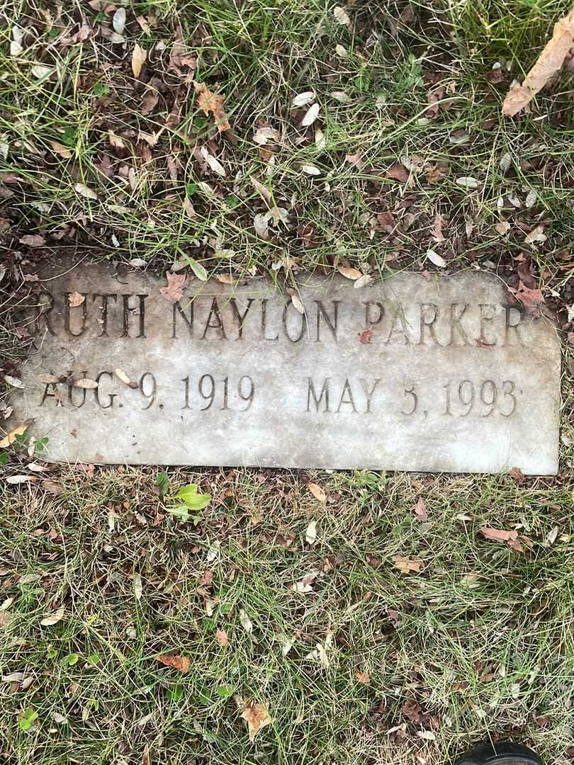 Ruth Naylor Parker's grave. Photo 4