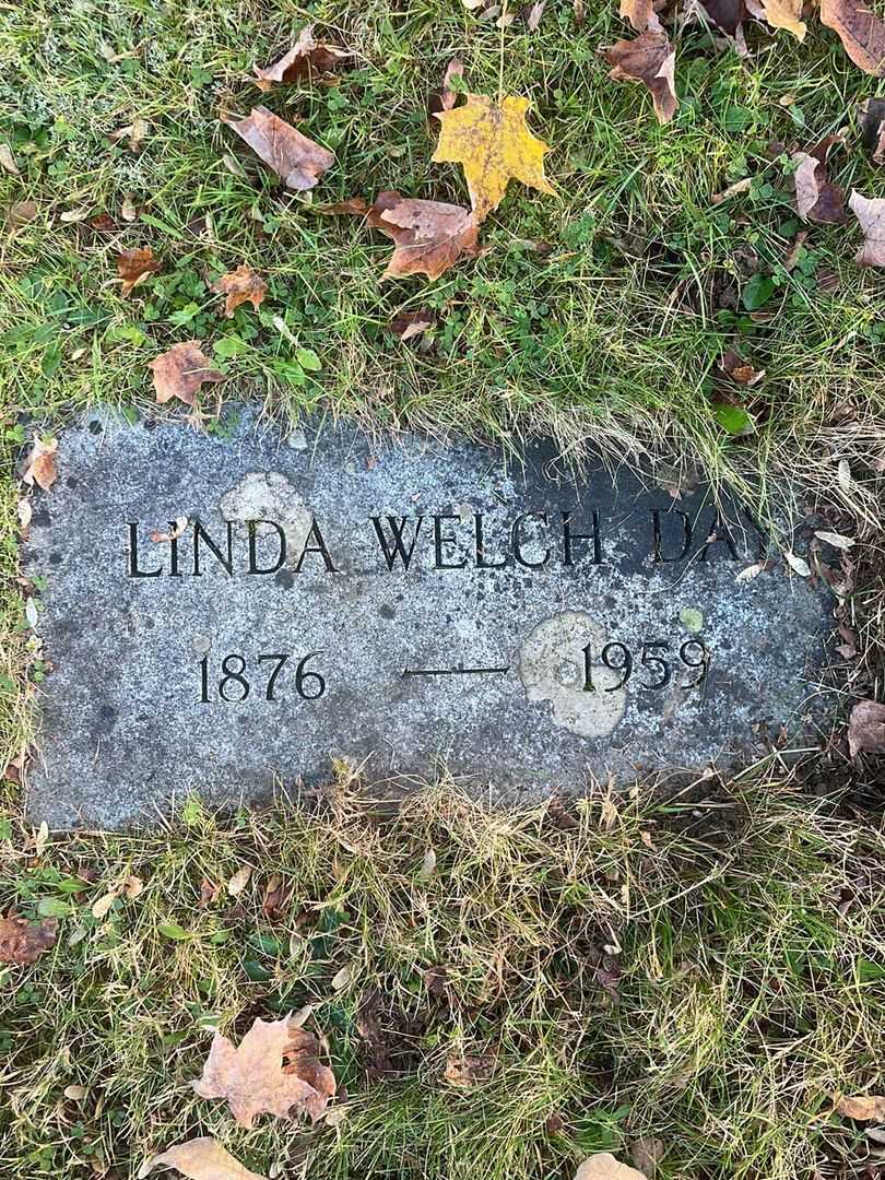 Linda M. Welch Day's grave. Photo 4