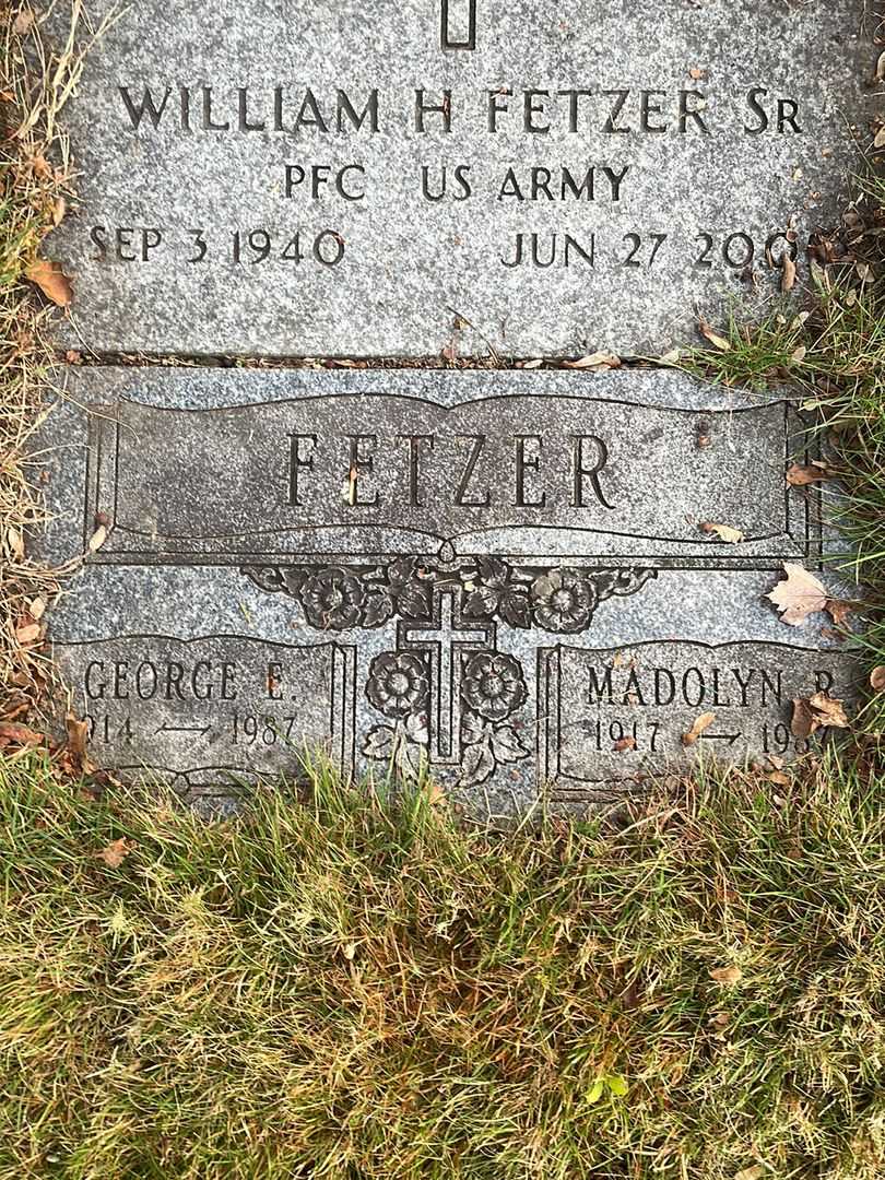 Madolyn R. Fetzer's grave. Photo 3