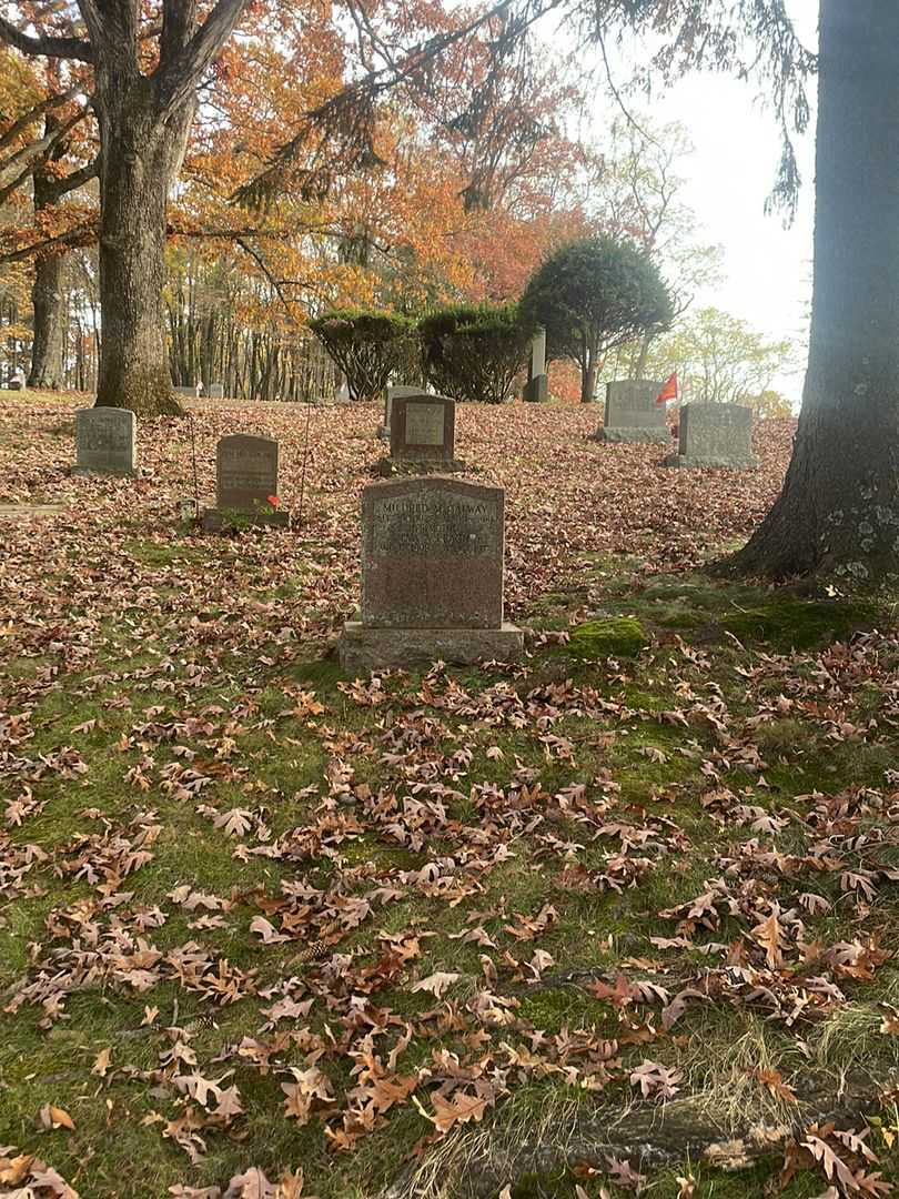 Mildred M. Calway's grave. Photo 2