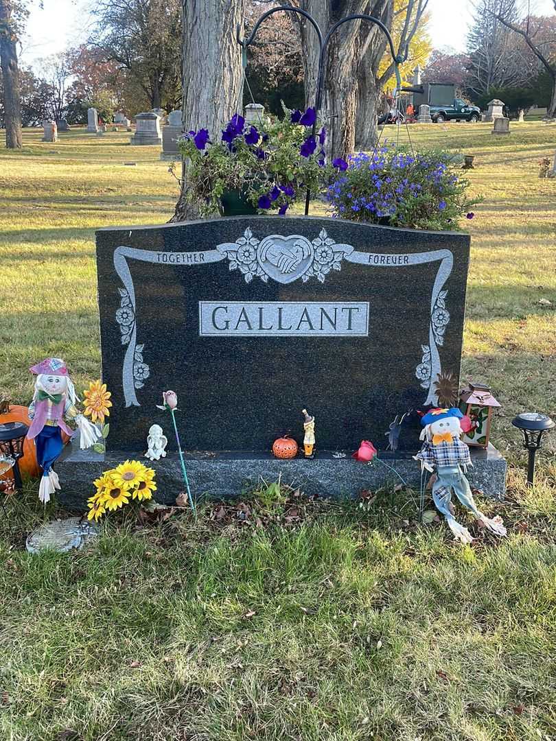 Leonel R. Gallant's grave. Photo 2