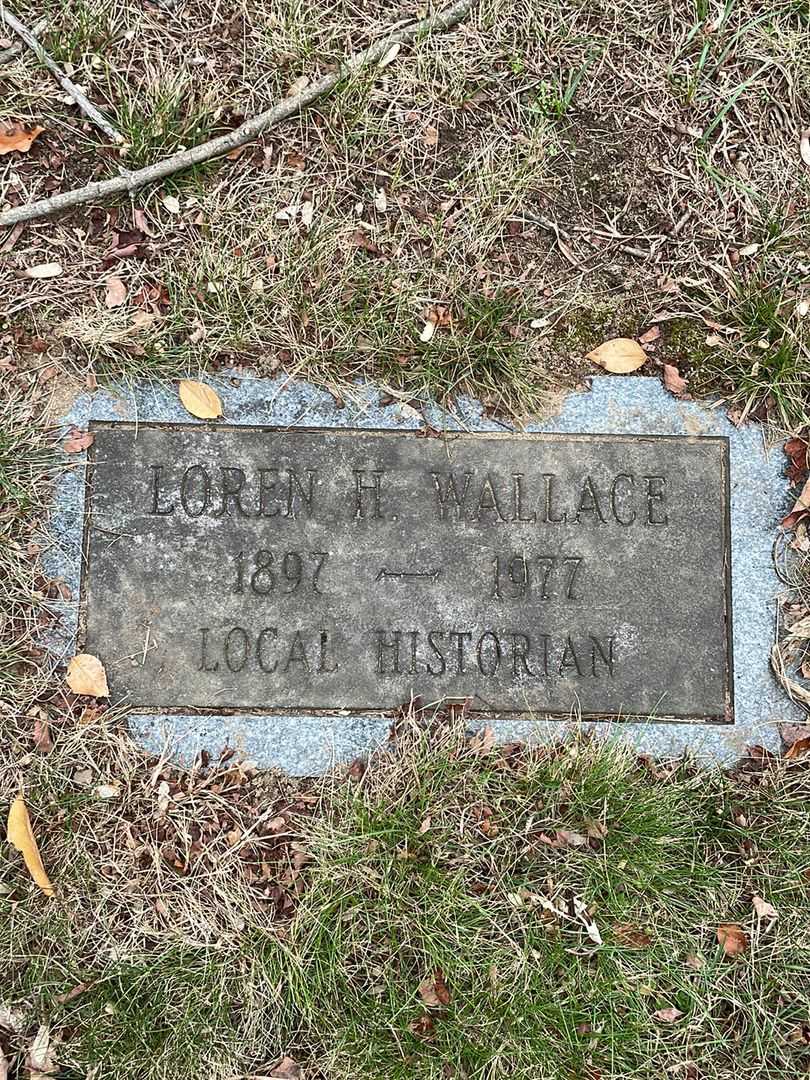 Loren H. Wallace's grave. Photo 3