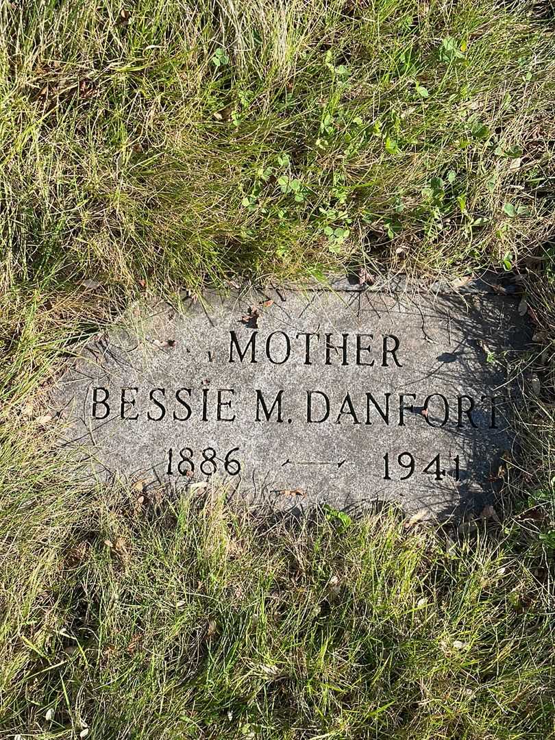 Bessie M. Danforth's grave. Photo 3