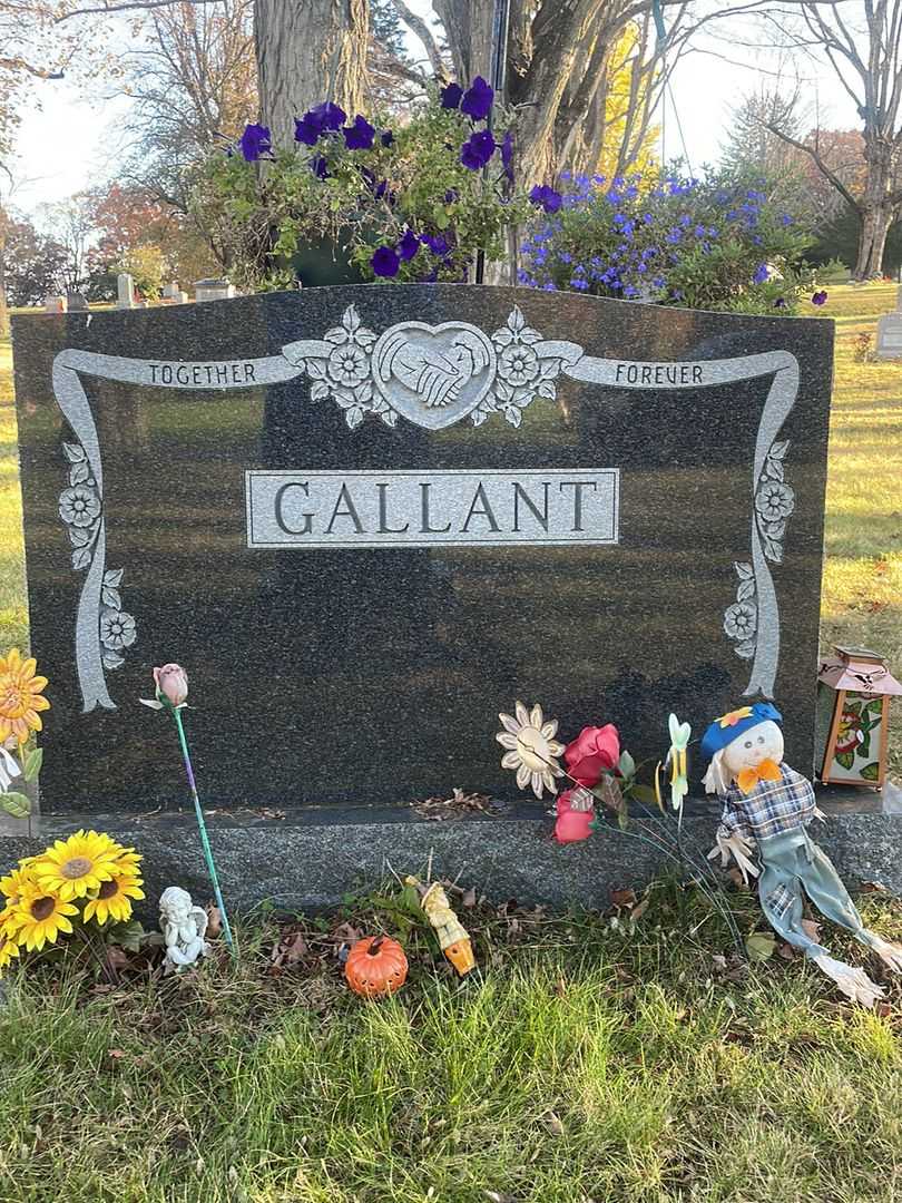 Leonel R. Gallant's grave. Photo 1