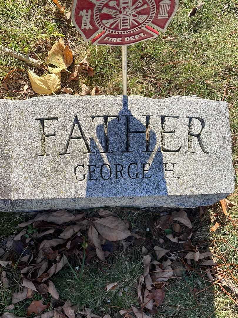 George H. Whitcomb's grave. Photo 4