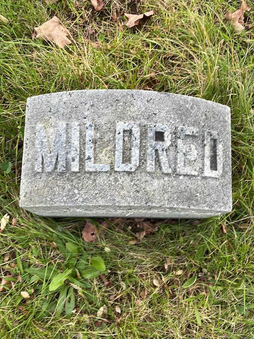 Mildred A. Wilson's grave. Photo 4