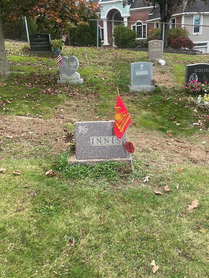 Charles W. Innis's grave. Photo 2