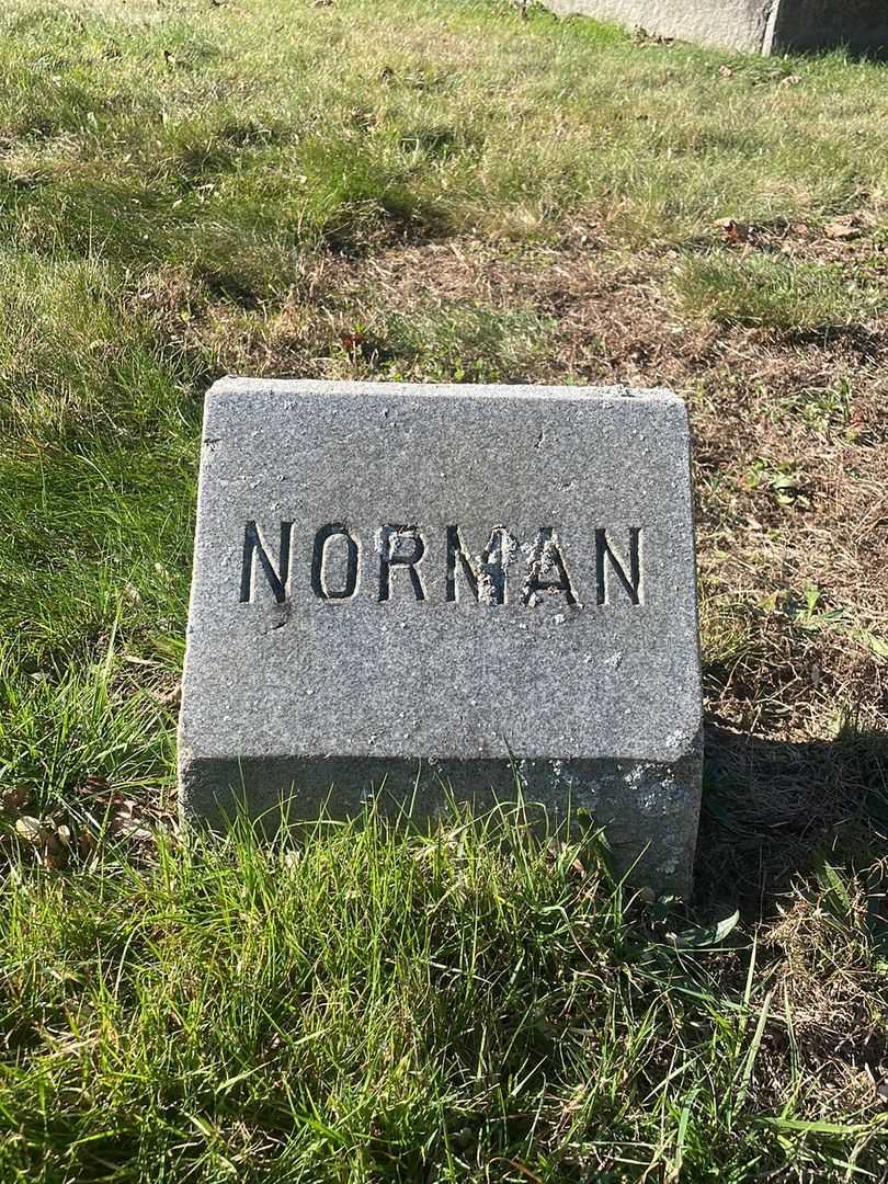Norman M. Wallace's grave. Photo 4