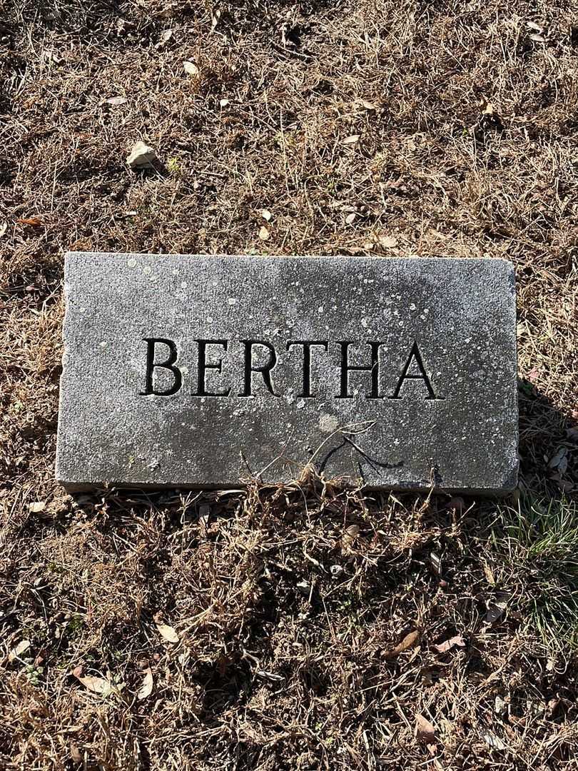 Bertha Claxton's grave. Photo 4