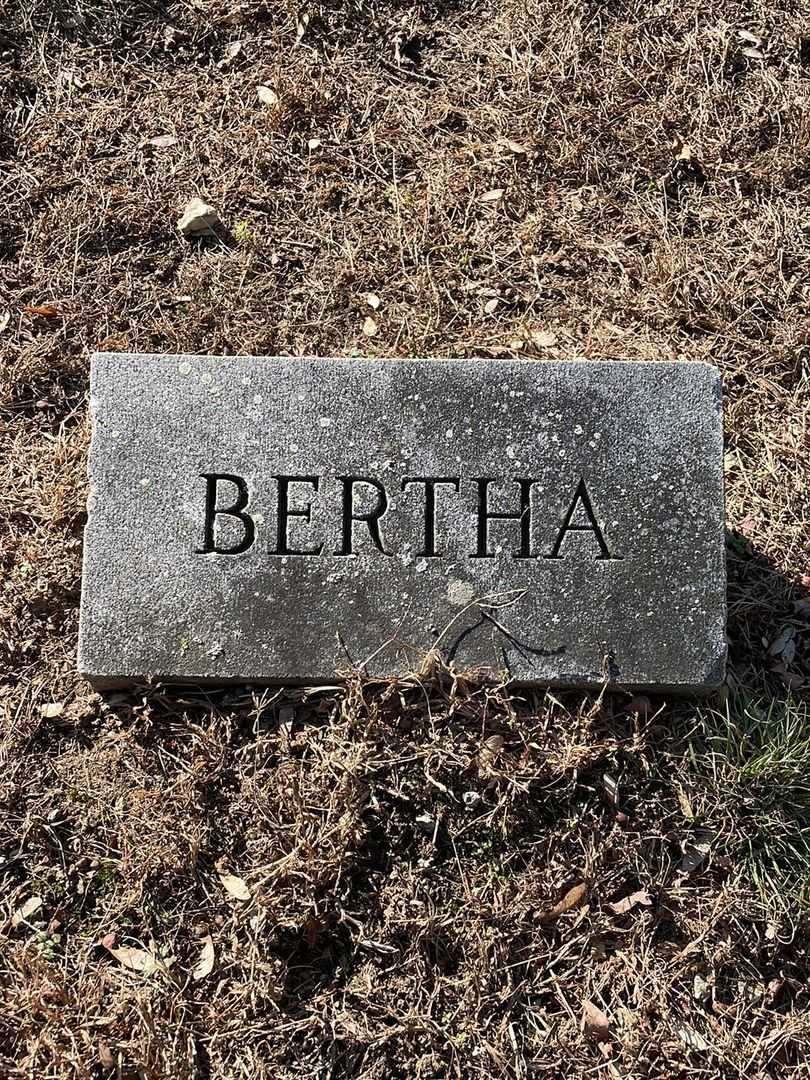 Bertha Claxton's grave. Photo 4